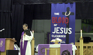 Rev. Darren Dressler served as liturgist for the opening worship service.