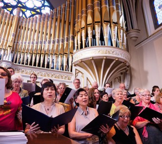 Convention opening worship draws hundreds