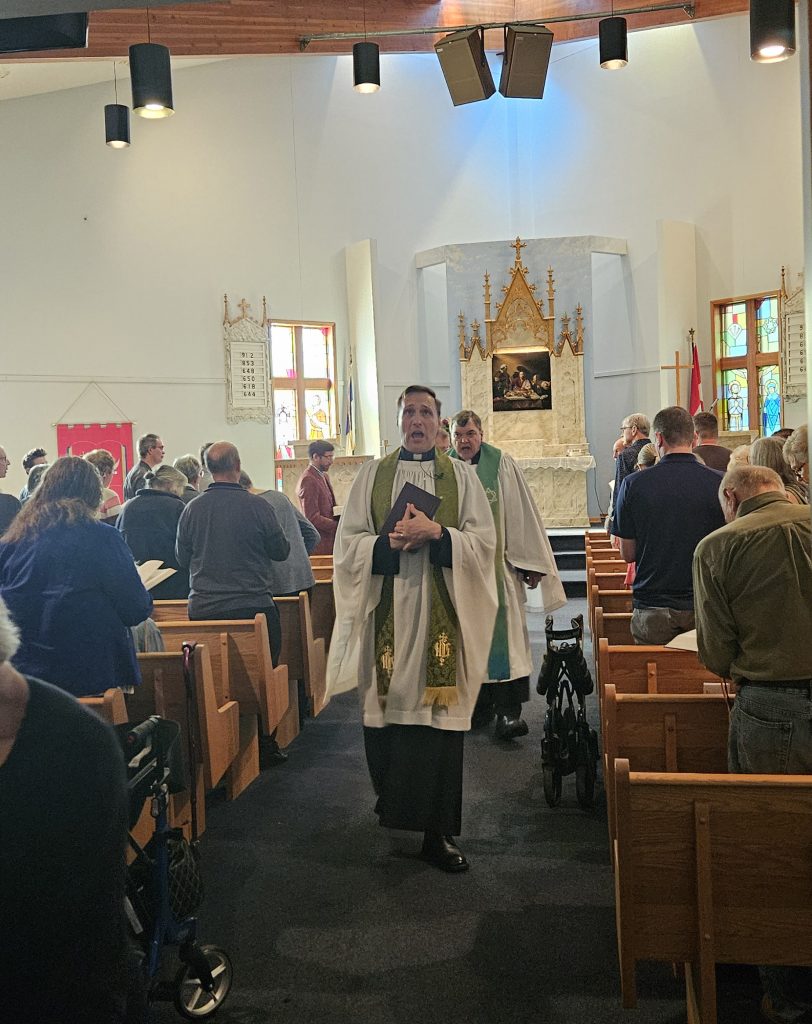 Regional Pastor Haberstock and Central District President Emeritus Thomas Prachar process out.